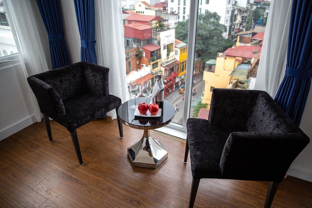 Victor Metropolis & Rooftop Bar Hotel