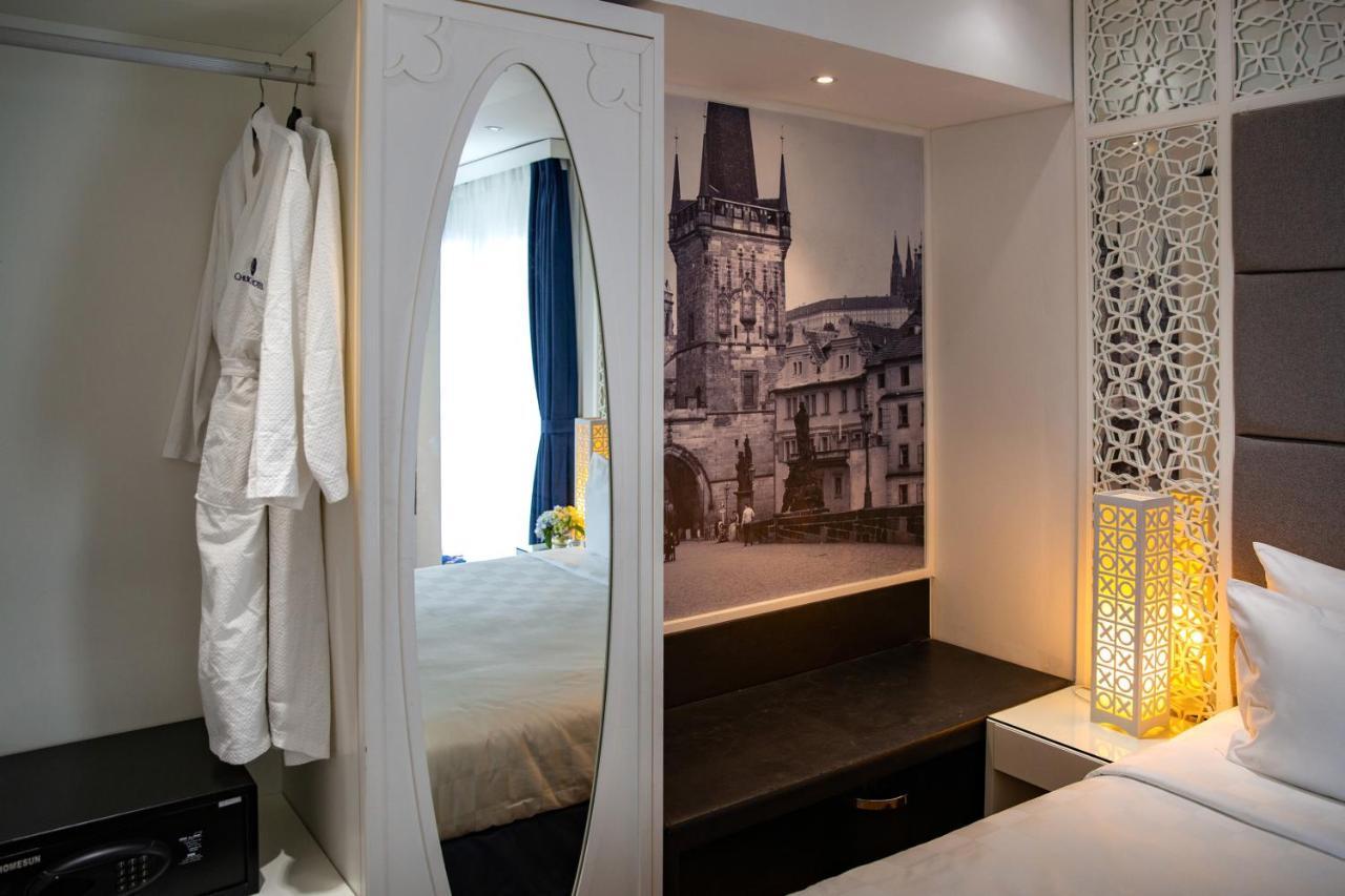 Hotel Victor Metropolis & Rooftop Bar 4*